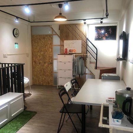 Simple Walk Guest House 小公寓 Тайнан Екстериор снимка