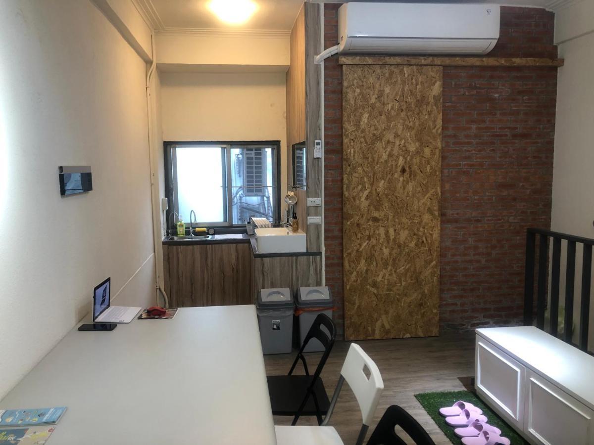 Simple Walk Guest House 小公寓 Тайнан Екстериор снимка