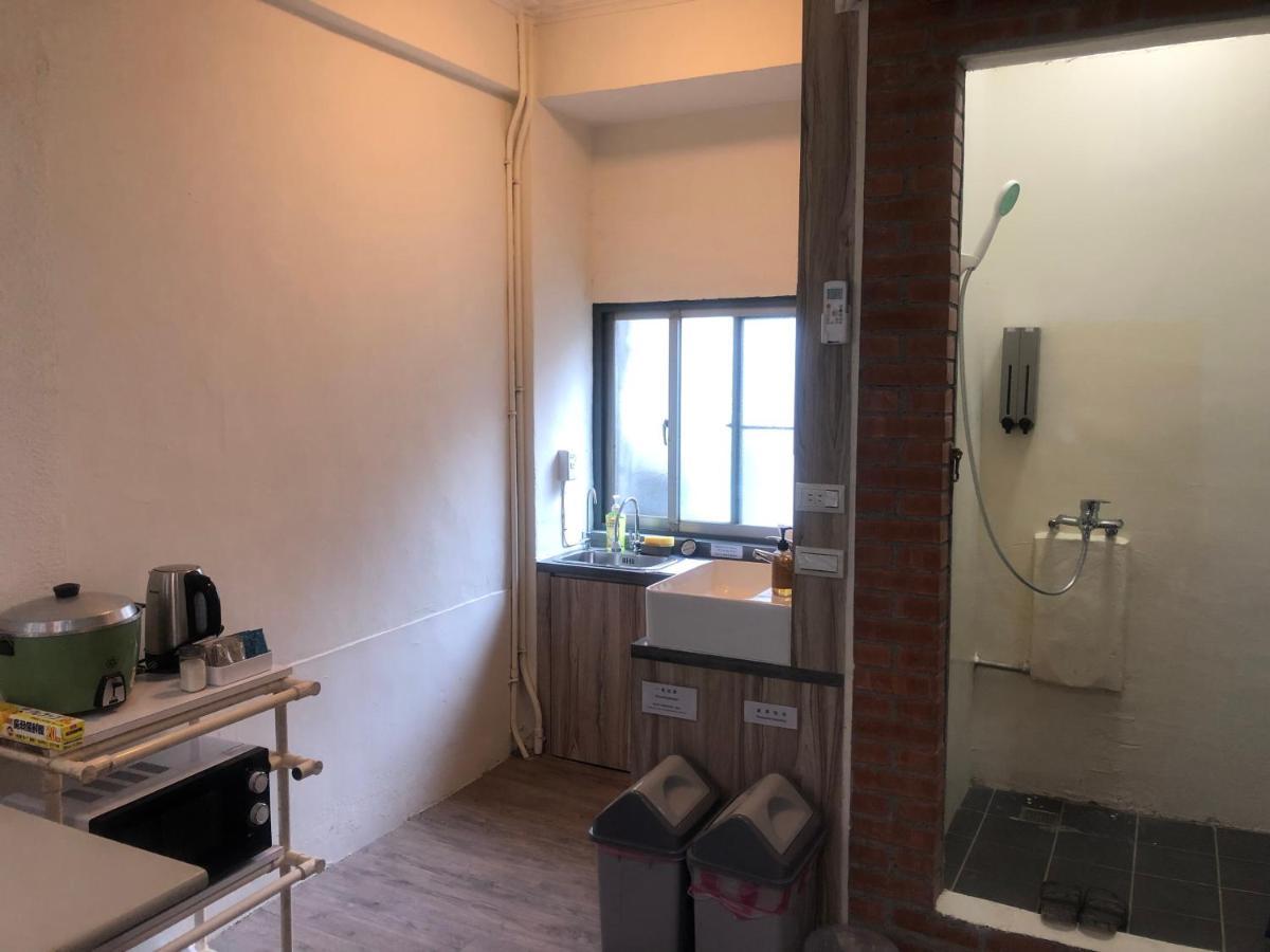 Simple Walk Guest House 小公寓 Тайнан Екстериор снимка